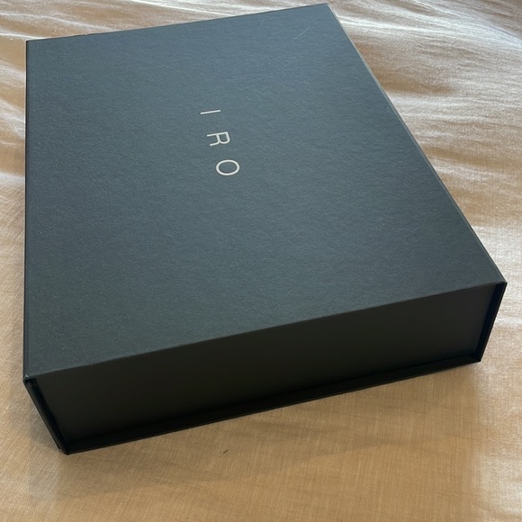 IRO Box w/Magnetic Closure - Picture 3 of 8